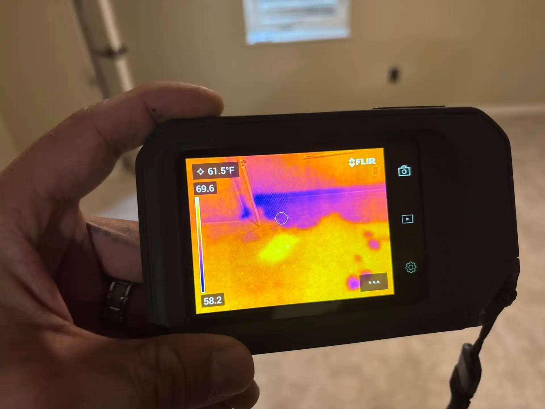 Thermal imaging camera showing warm and cool areas on a ceiling